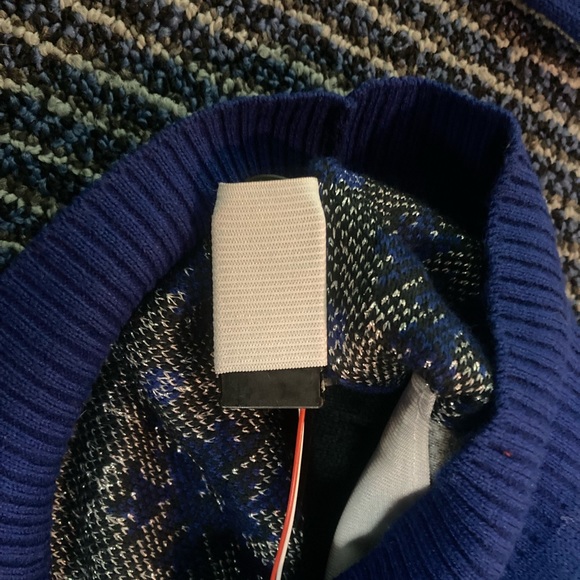 Vancouver Canucks Light Up Women Small XMAS Christmas Holiday UGLY Sweater - Picture 2 of 5